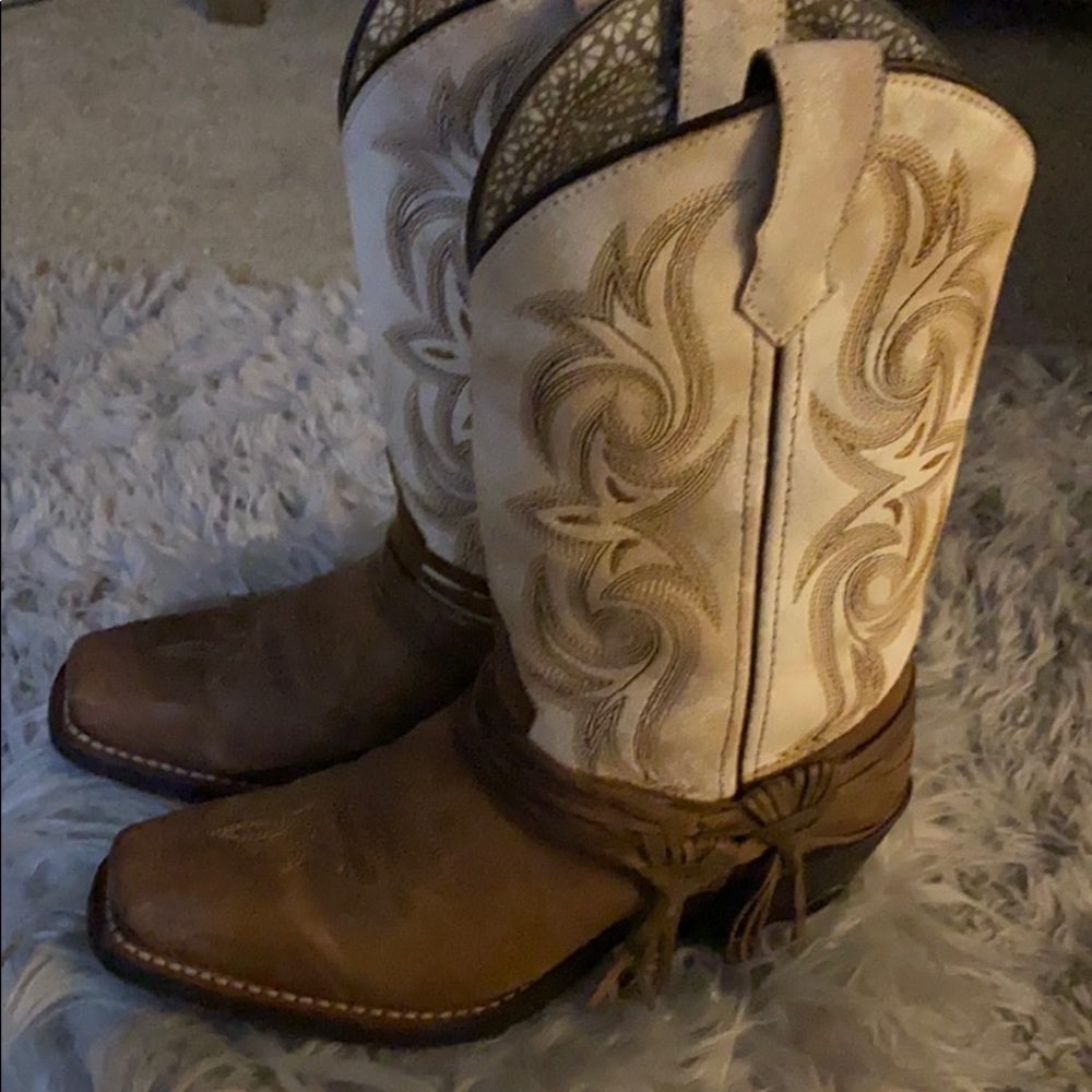 NWOT. Luedo Cowgirl Boots